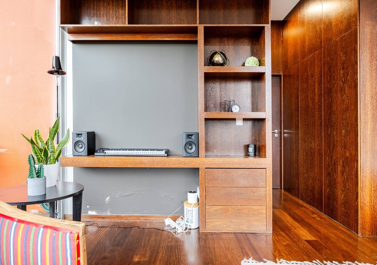 Built-in desk and shelves in the master bedroom