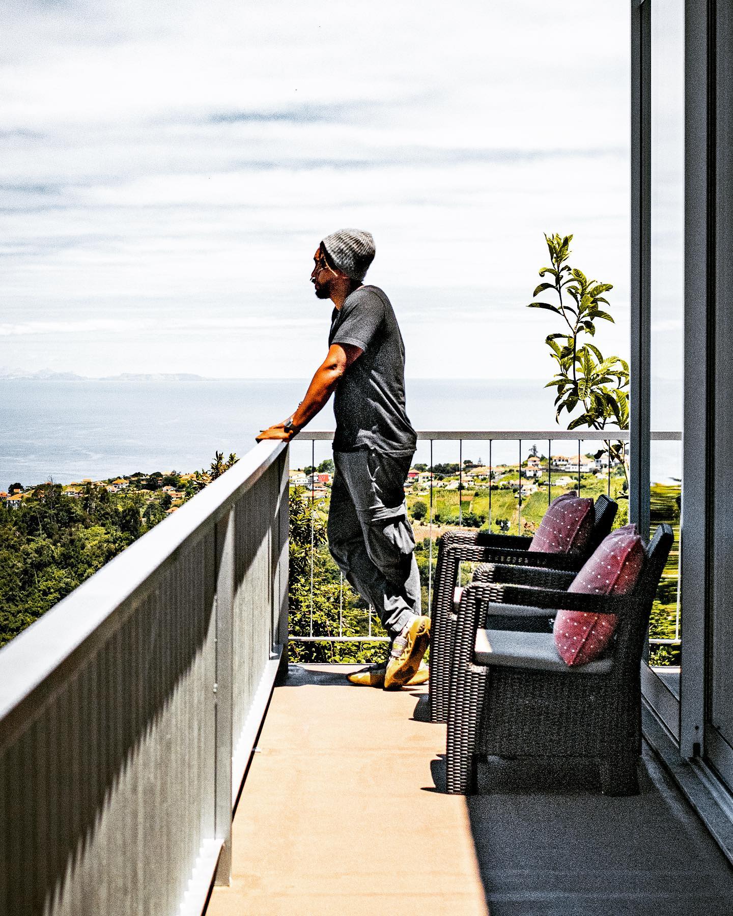 Keem on the balcony, Santana and the Atlantic below